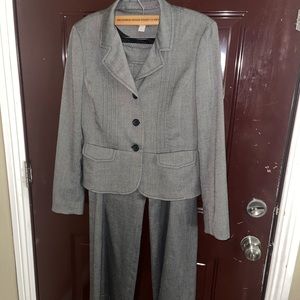 Loft ladies dress suit size 8 like new